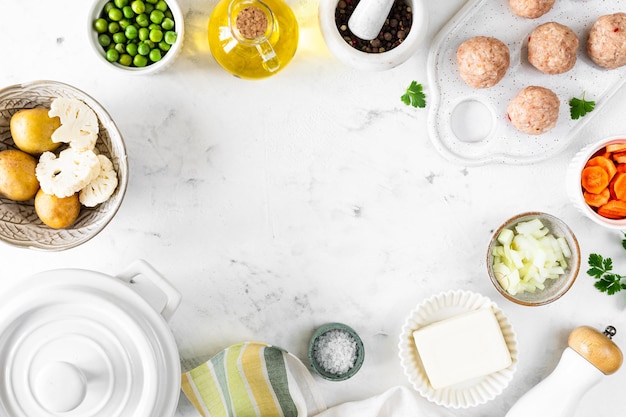 Różne potrawy na blacie